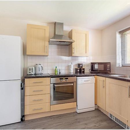 Lovely 2Bed Apt In Redditch, Free Wi-Fi & Parking Esterno foto