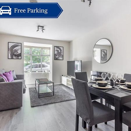 Lovely 2Bed Apt In Redditch, Free Wi-Fi & Parking Esterno foto
