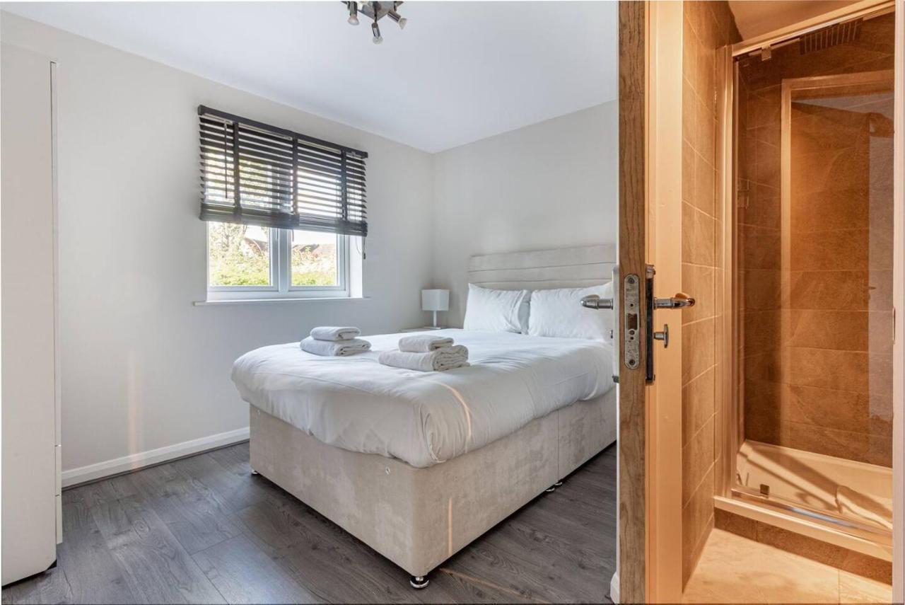 Lovely 2Bed Apt In Redditch, Free Wi-Fi & Parking Esterno foto