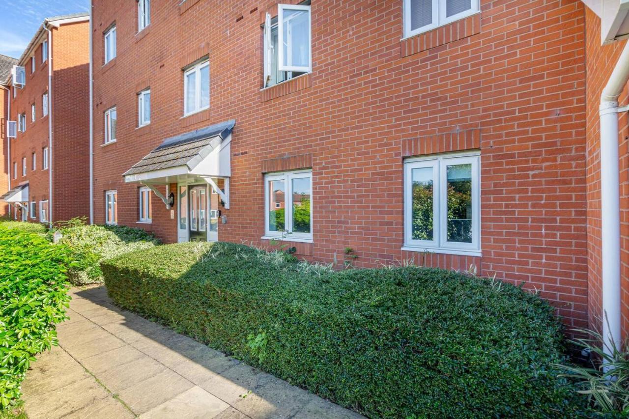 Lovely 2Bed Apt In Redditch, Free Wi-Fi & Parking Esterno foto